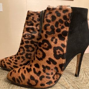 Size 38.5 Club Monaco leopard booties